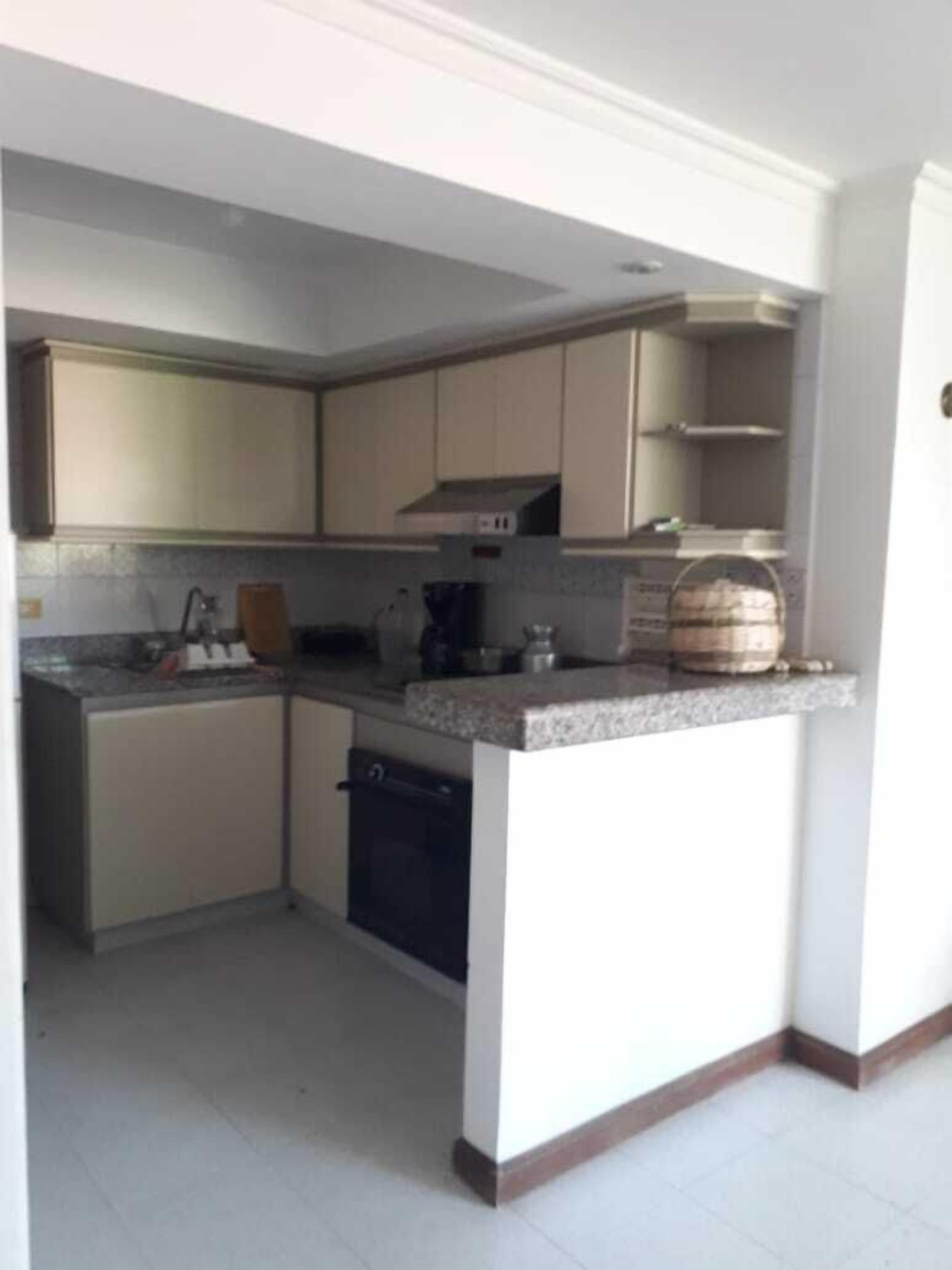 Réfrigérateur, four, cafetière/bouilloire