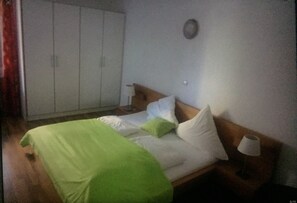 2 bedrooms, iron/ironing board, WiFi, bed sheets