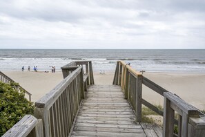 On the beach - My Two Gulls: Oceanfront Home on Island's West End with Great Views (Oak Island)