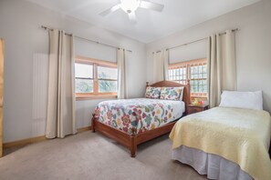 3 chambres, fer et planche à repasser, Wi-Fi, draps fournis