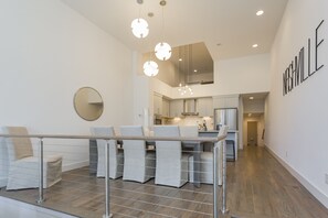 Interior - STUNNING West End Location Minutes to EVERYTHING! Sleeps 12 comfortably (Nashville)