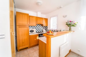 Kühlschrank, Mikrowelle, Ofen, Geschirrspüler