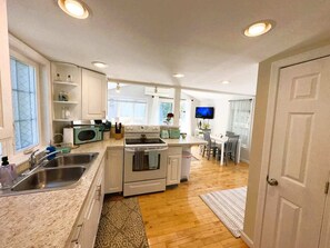 Fridge, microwave, oven, stovetop - The Breeze on Minister's Pond (Eastham)