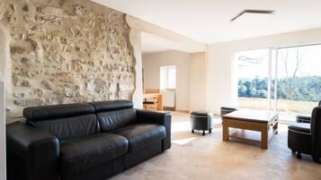 Smart TV, table football