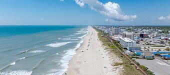 "Vitamin Sea Suites 3": Downtown and a short walk to the SEA!