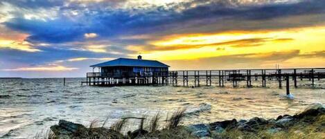 Beach nearby, sun loungers, beach towels