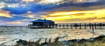 On Jockey Ridge State Park + Hot Tub & Center of OBX