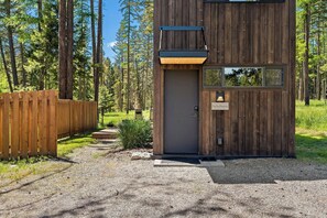 Exterior - The Two Medicine at Stoner Creek Cabins (Lakeside)