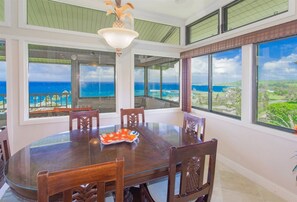 Dining - Ridge Villa 2423-24 Platinum level, remodeled townhouse with exquisite ocean, coastal and island views! (Lahaina)