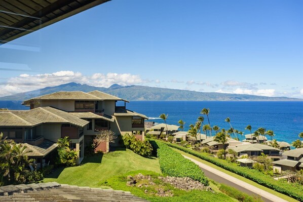 Exterior - Ridge Villa 2423-24 Platinum level, remodeled townhouse with exquisite ocean, coastal and island views! (Lahaina)