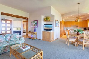 TV, DVD player, stereo - Ridge 924: Ocean Views w/ExquisiteOutdoor Living (Lahaina)