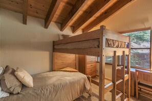 4 bedrooms, free WiFi, bed sheets