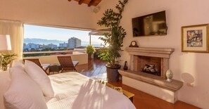 7 bedrooms, in-room safe, iron/ironing board, WiFi