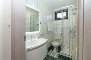 Shower, towels - Aida in Poreč - Istrien / Aida in Poreč - 1 Appartement für 4 Personen AP5 (Poreč)