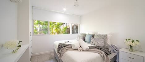 3 bedrooms, iron/ironing board, WiFi, bed sheets