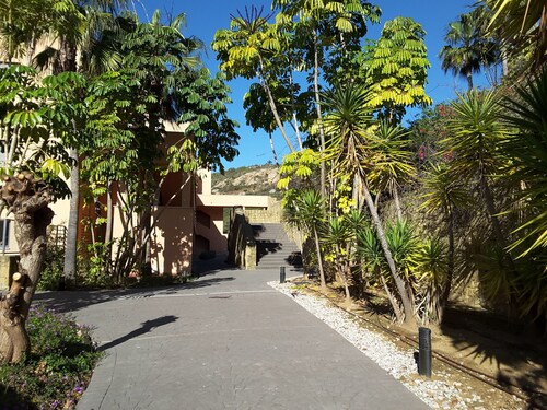 Kattohuoneisto, moderni sisustus ja poikkeuksellinen näkymä Gibraltarin lahdelle