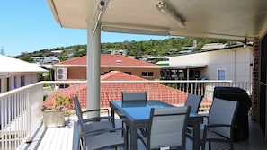 Outdoor dining - Oceans 12 Crescent Head (Crescent Head)