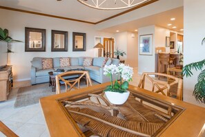 Een televisie, een dvd-speler en een stereo