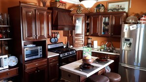 Fridge, microwave, oven, stovetop - Casa Alegria : )  Beautiful 2b 2b. (Puerto peñasco)