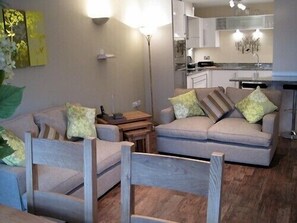 TV, DVD player, books, stereo