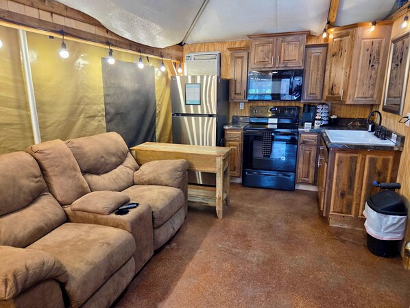Interior - Get InTents indoor pool, hot tub, & more! (Bryant)