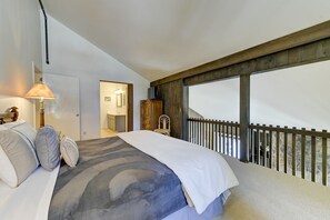 2 bedrooms, desk, travel crib, WiFi - Rustic Ski Lodge - within minutes of Alta and Snowbird (Alta)