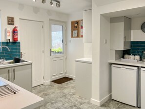 High chair, freezer - 3 bedroom accommodation in Keswick (Keswick)