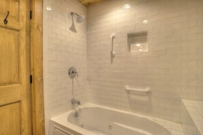 Shower, hair dryer, towels - Potters Place Retreat/Event Venue - Log home, large spacious barn, and bunkhouse on Rangeley Lake (Rangeley)