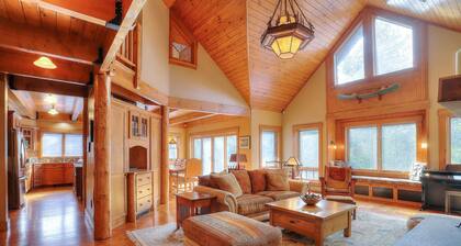 Upea hirsitalo, suuri tilava navetta ja kerrossänky Rangeleyn järvellä