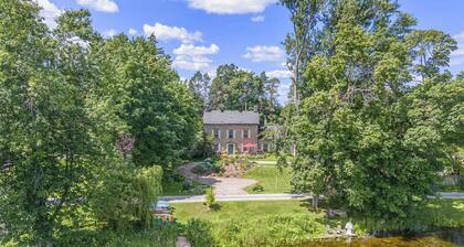 The Old Mill Manor: optional chef, pool, hot tub, docks, tiki bar & grill,