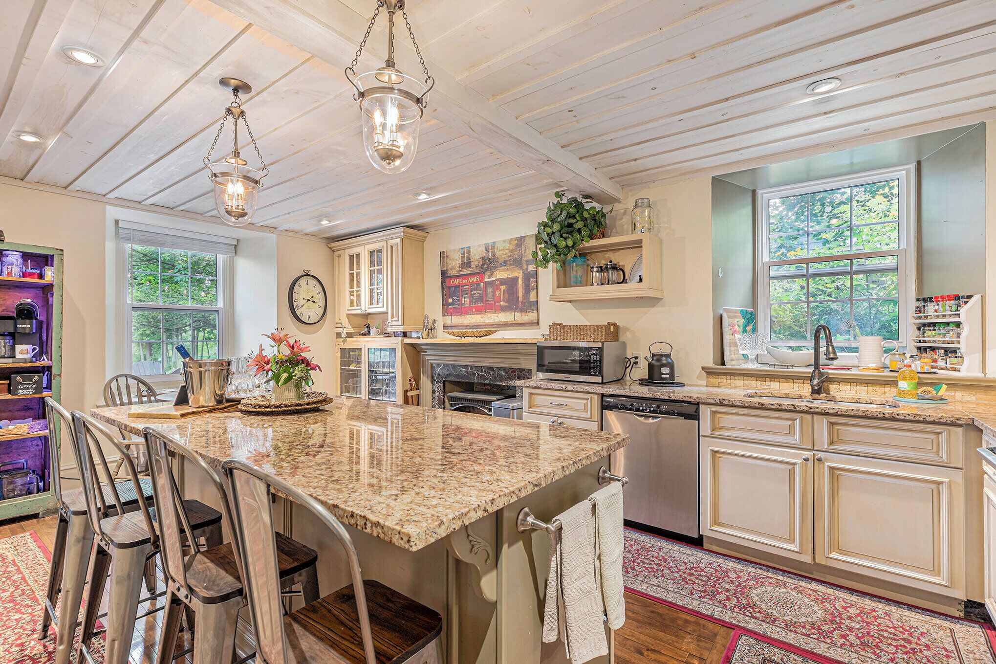 冷蔵庫、電子レンジ、オーブン、コンロ