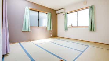 Blackout curtains, free WiFi