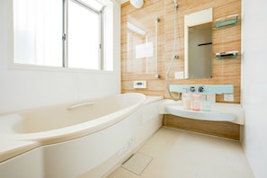 Deep soaking bathtub - Jiyuka INN (Izumisano)