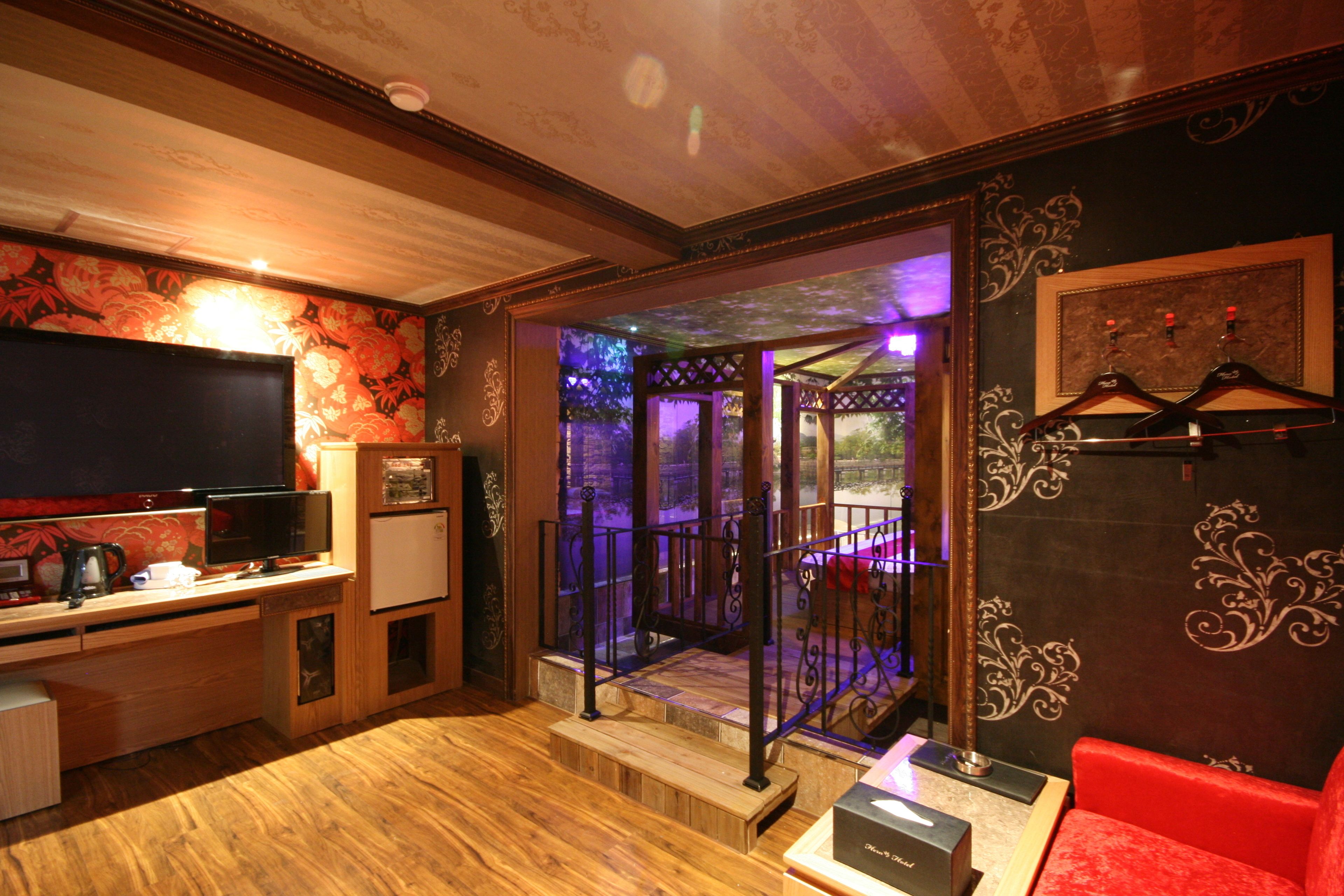 royal suite | living area | flat-screen tv