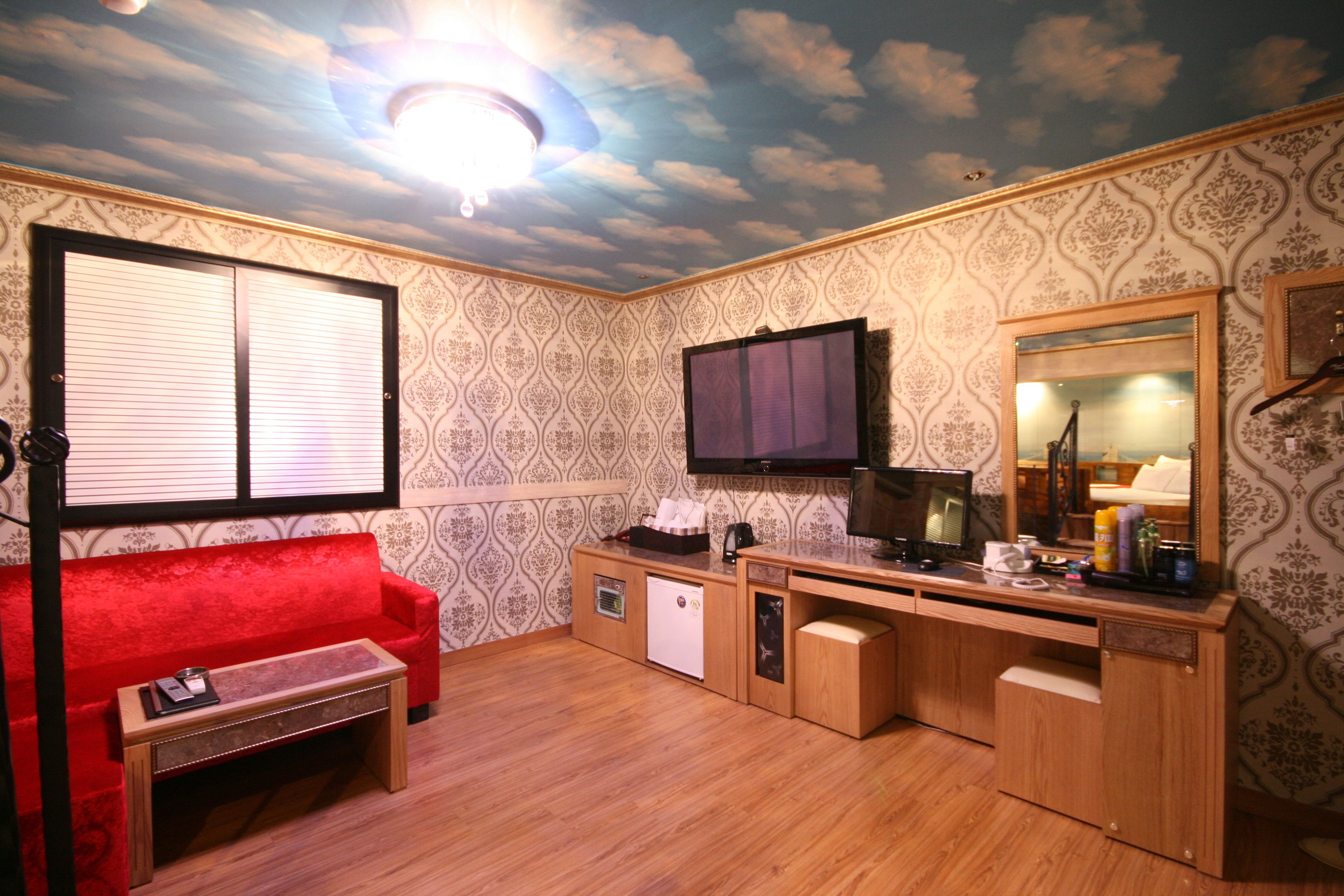 suite | room amenity