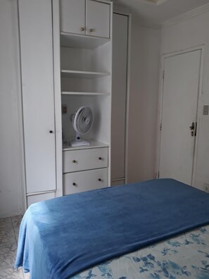 2 Schlafzimmer, Schreibtisch, BĂŒgeleisen/BĂŒgelbrett, kostenloses WLAN
