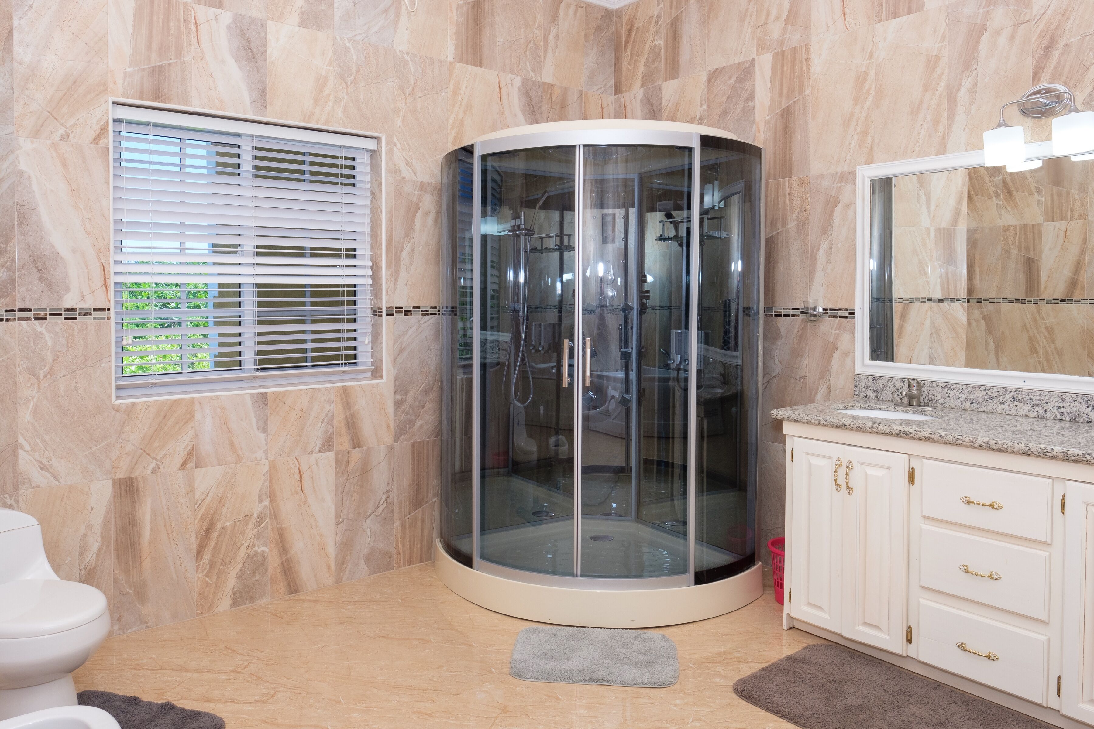 Combined shower/bathtub, hair dryer, towels, soap