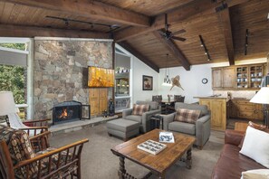 Fladskærms-tv, pejs