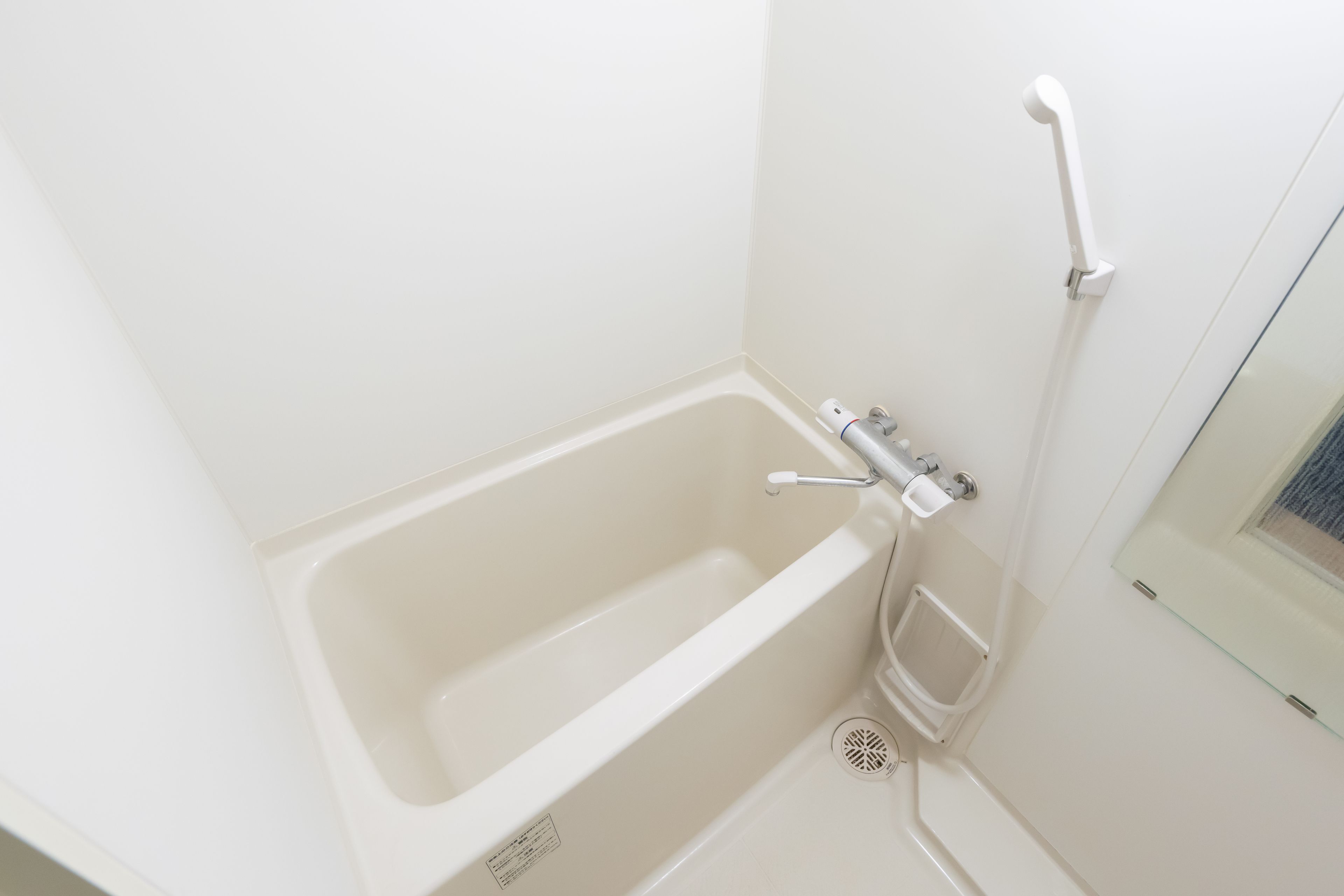 Gratis toiletartikelen, een haardroger, pantoffels, handdoeken