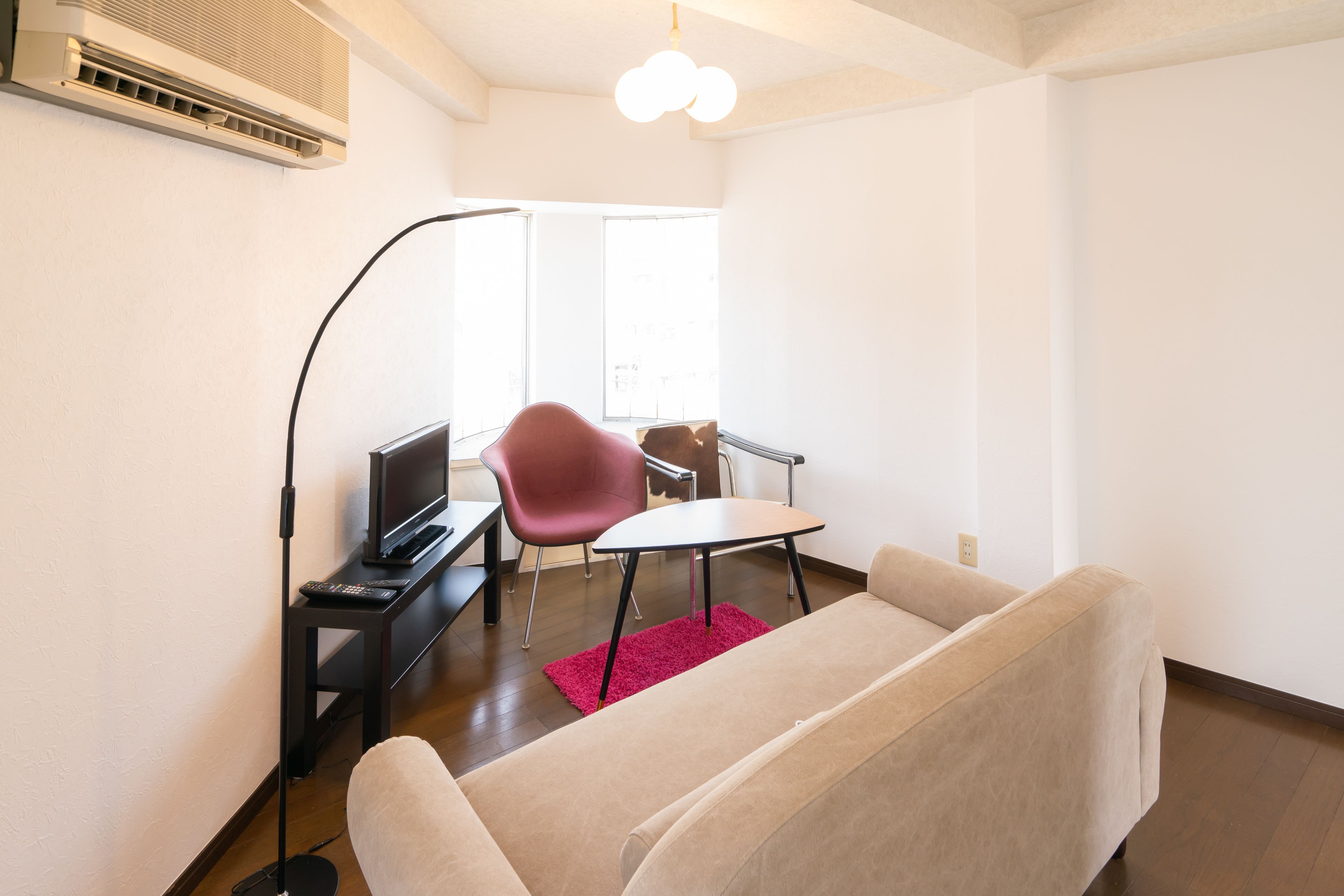 1 chambre, décoration personnalisée, ameublement personnalisé, bureau