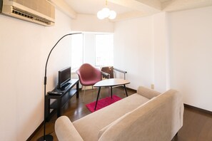 1 chambre, décoration personnalisée, ameublement personnalisé, bureau