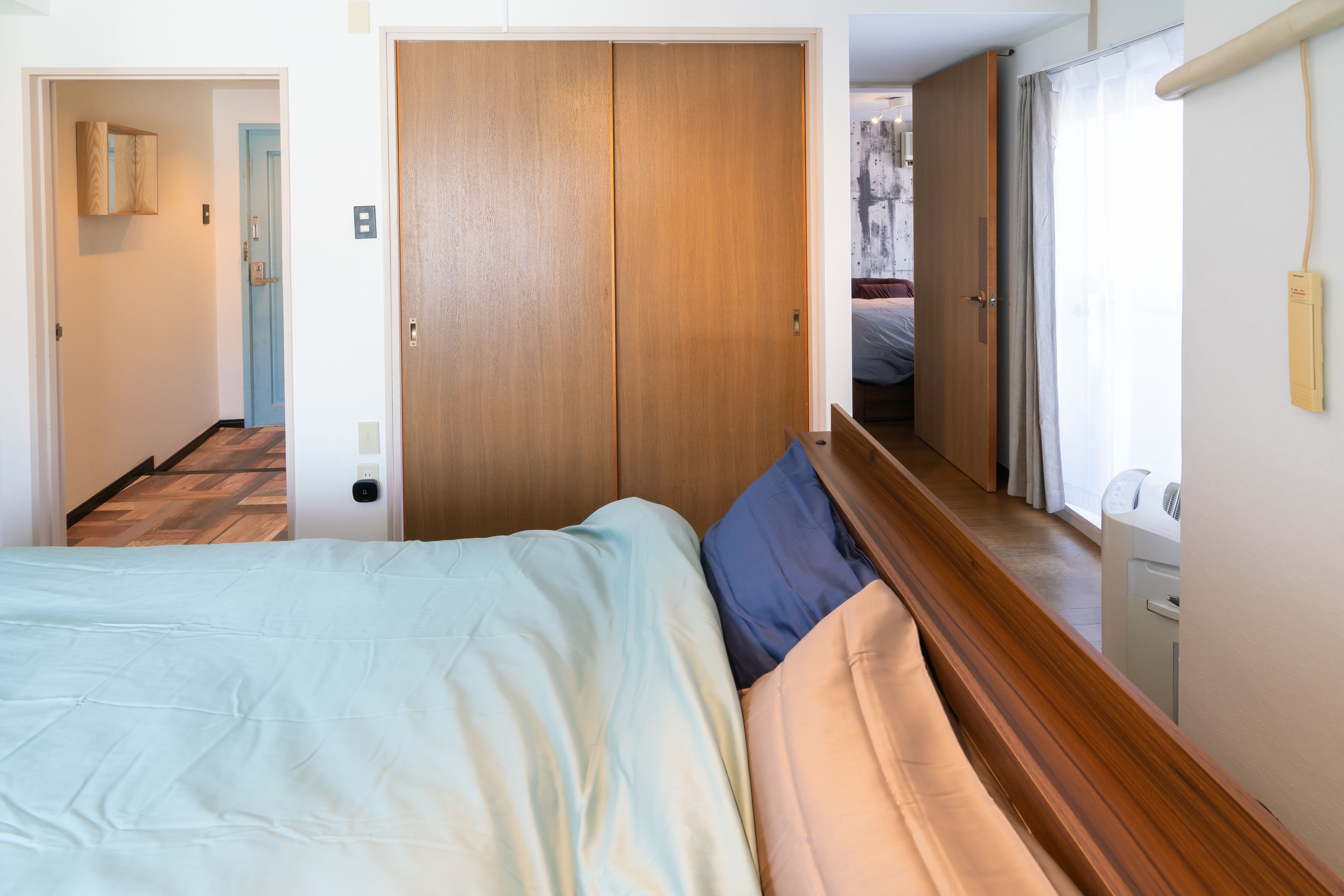 1 | 1 bedroom, individually decorated, individually furnished, desk