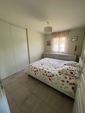 3 bedrooms, iron/ironing board, travel crib, free WiFi