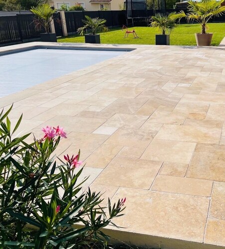 Maison neuve tout confort avec piscine privée chauffée 