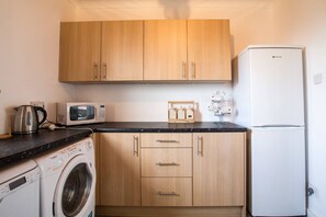 Highchair - Spacious, affordable two bed apartment close to main transport links. (Hamilton)