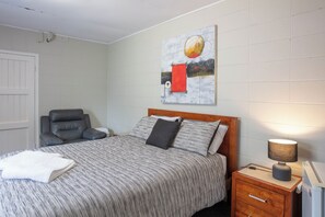 Deluxe Queen | Free WiFi, bed sheets - Kookaburra Ski Lodge (Jindabyne)