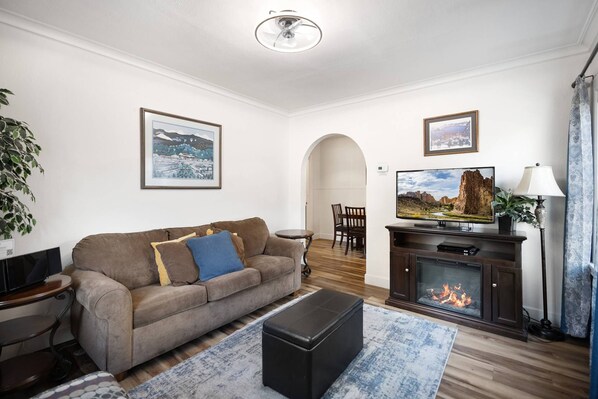 Smart TV, fireplace, DVD player