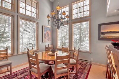Mt. Superiors Exquisite Manor - ski-in/out to Snowbird