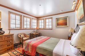 3 slaapkamers, reisbedje, wifi, beddengoed