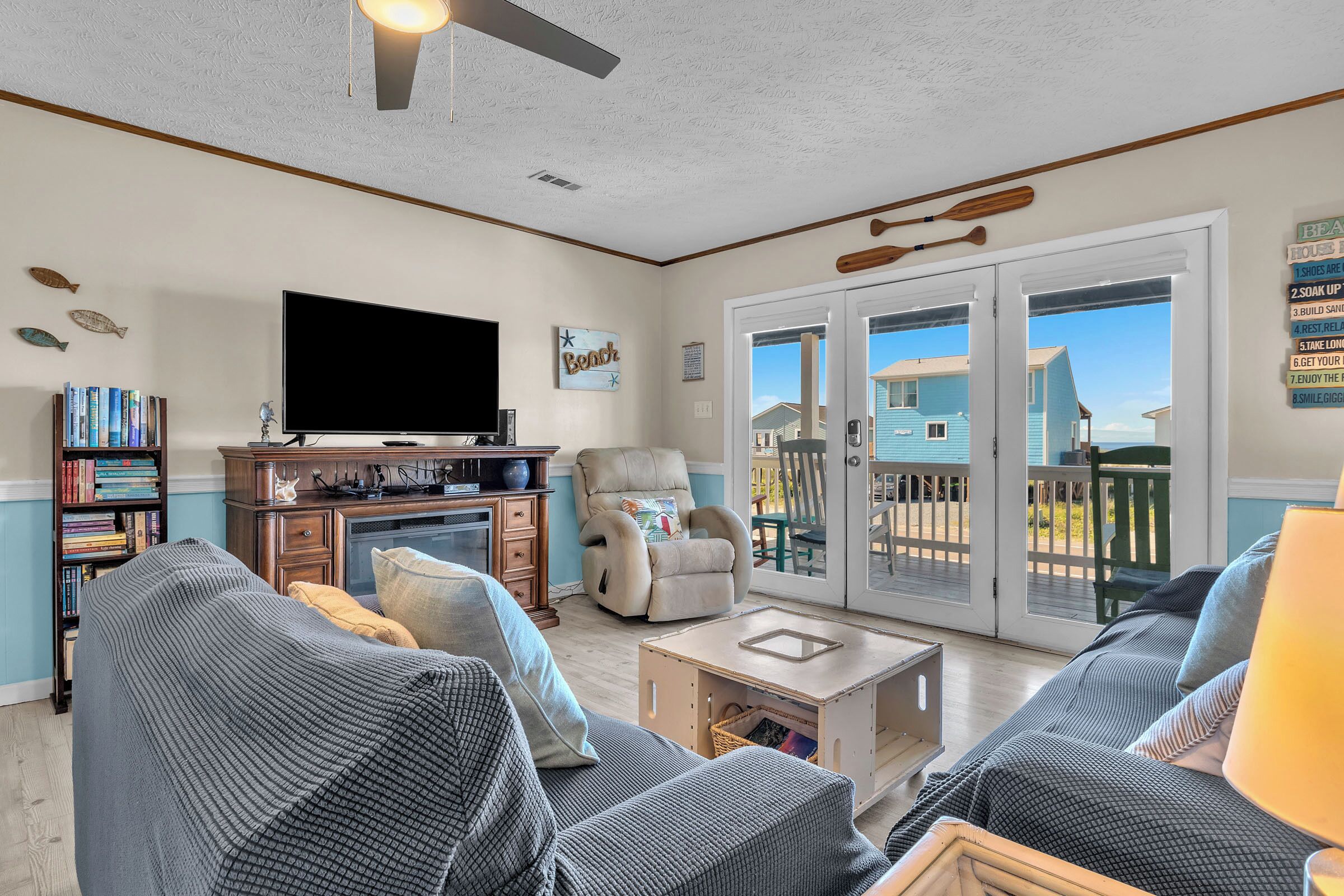 TV, fireplace, DVD player, books